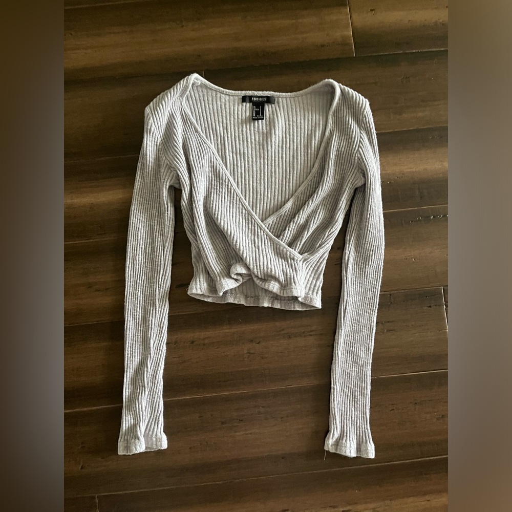Small long sleeve cross over cropped top